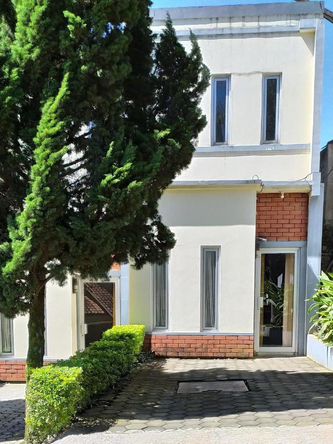 Villa Beverly Lembang Eksteriør bilde